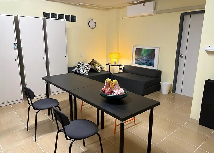 Nij Lady Dorm 호스텔 *